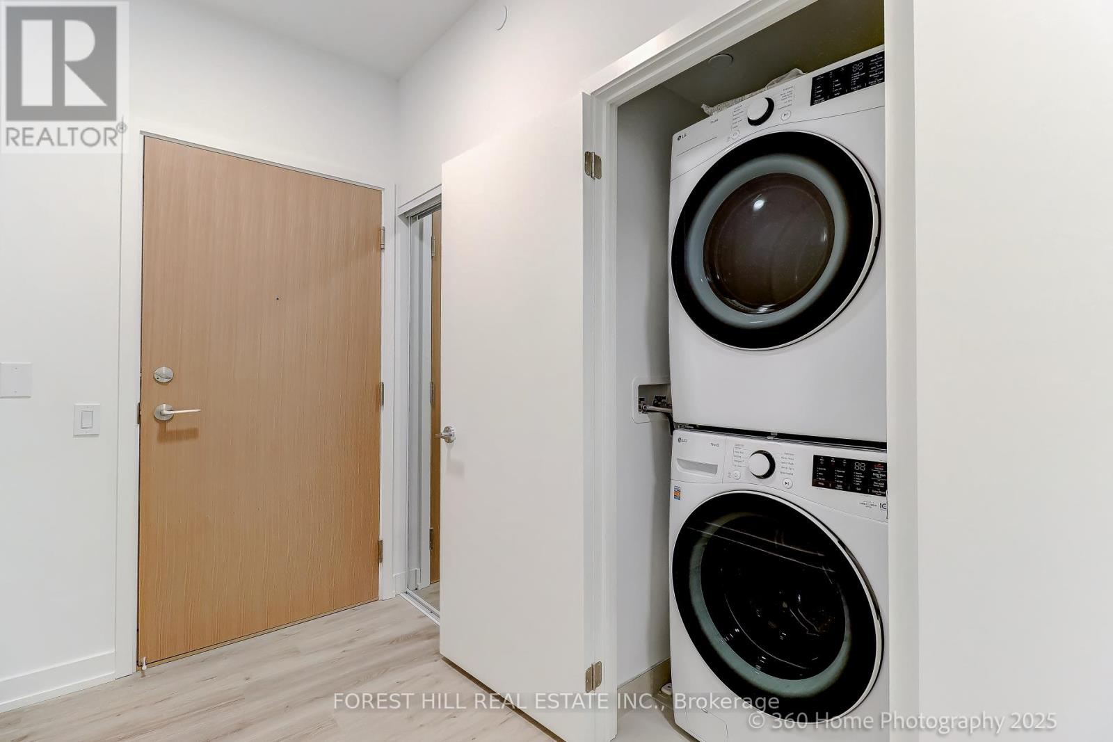 2208 - 395 Square One Drive, Mississauga, Ontario  L5B 0P6 - Photo 25 - W12648570