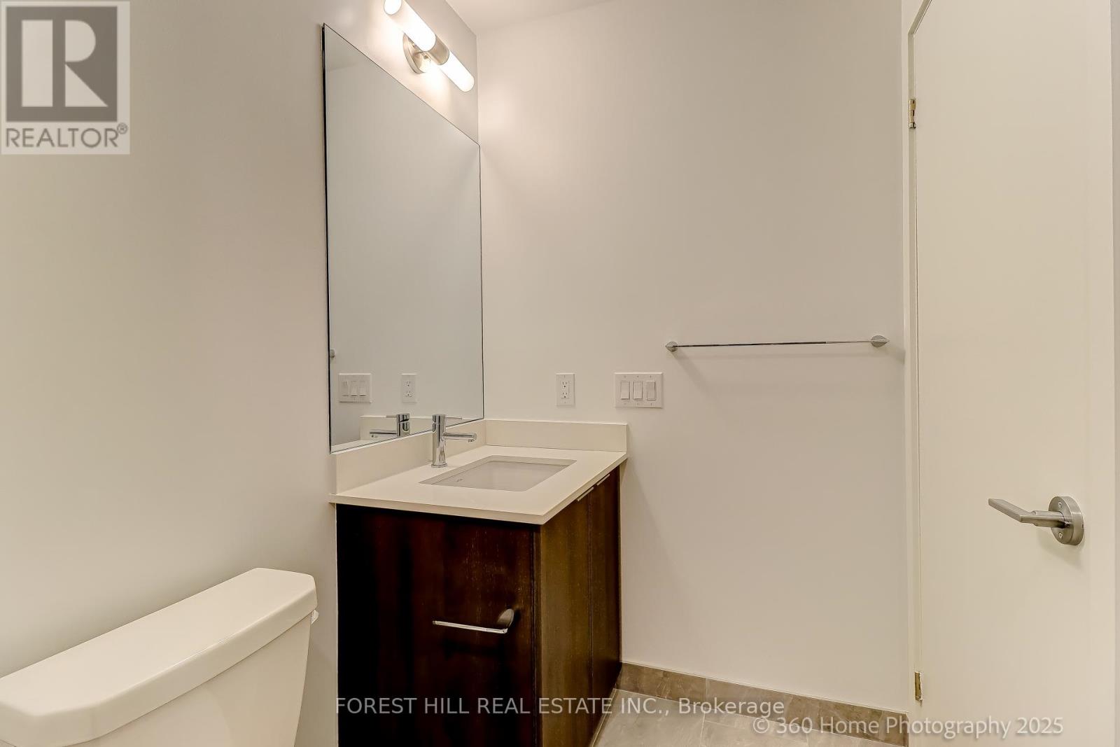 2208 - 395 Square One Drive, Mississauga, Ontario  L5B 0P6 - Photo 27 - W12648570