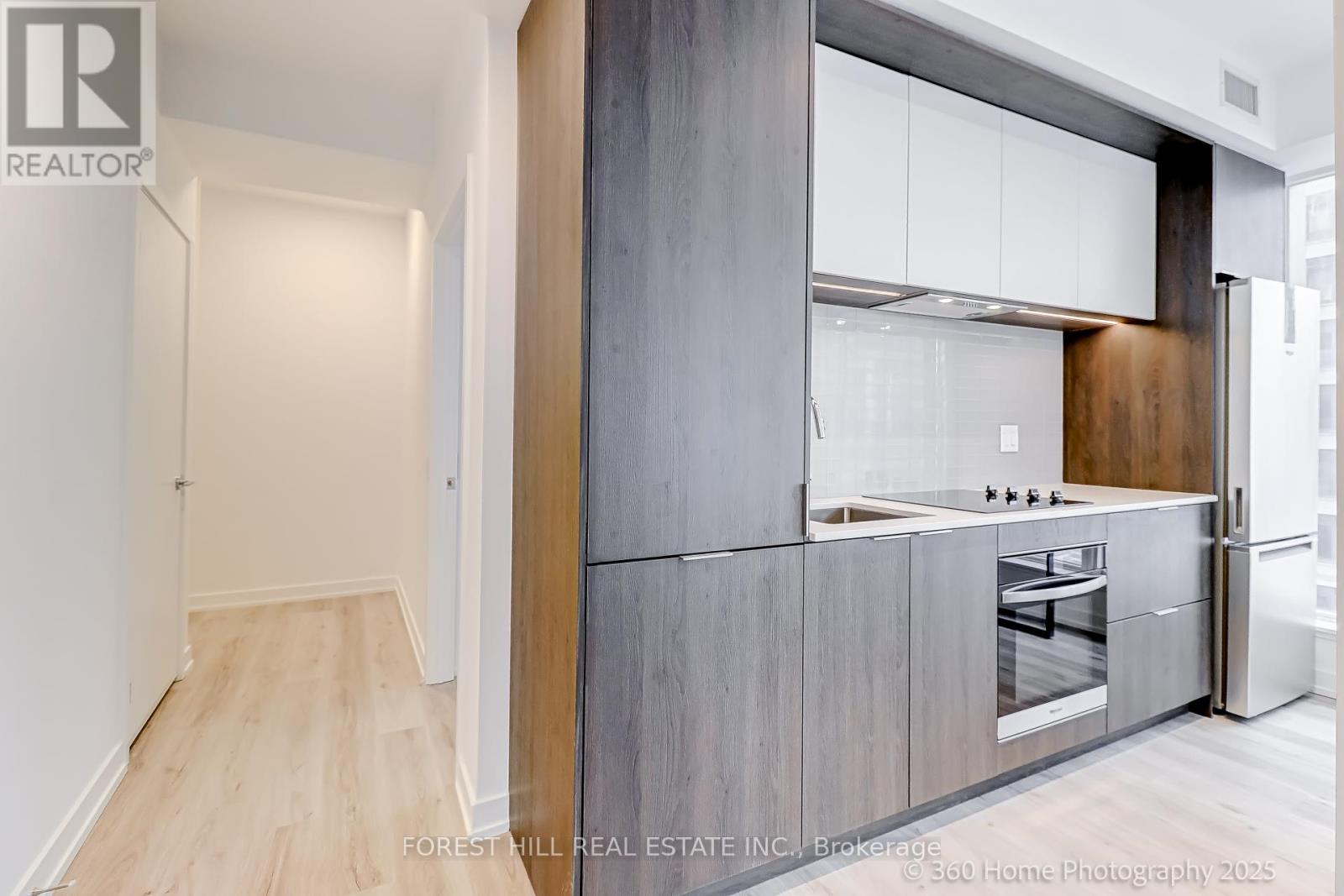 2208 - 395 Square One Drive, Mississauga, Ontario  L5B 0P6 - Photo 5 - W12648570