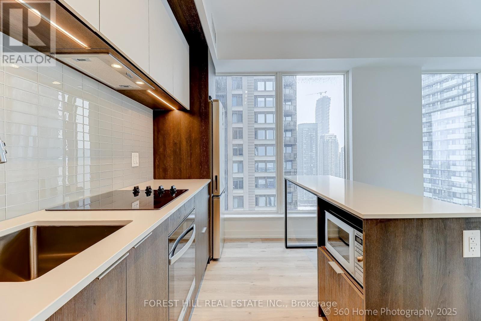 2208 - 395 Square One Drive, Mississauga, Ontario  L5B 0P6 - Photo 6 - W12648570