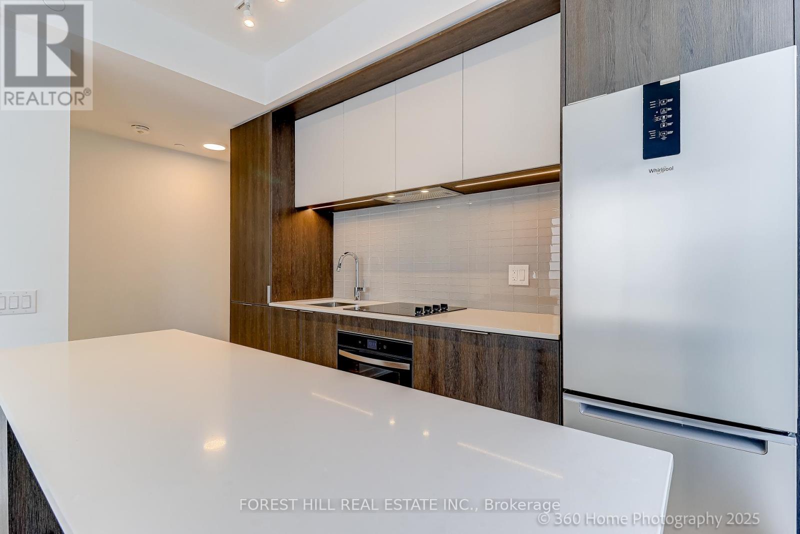 2208 - 395 Square One Drive, Mississauga, Ontario  L5B 0P6 - Photo 9 - W12648570