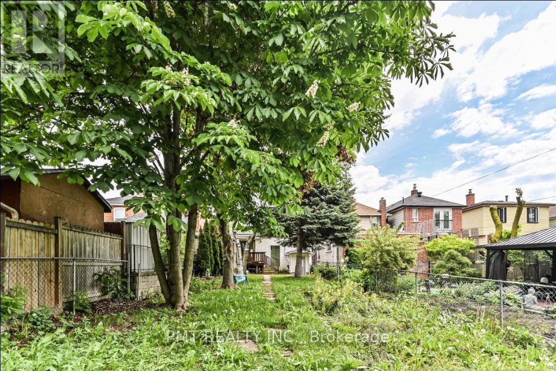 Bsmt - 406 Nairn Avenue, Toronto (Caledonia-Fairbank), Ontario  M6E 4J3 - Photo 15 - W12648594
