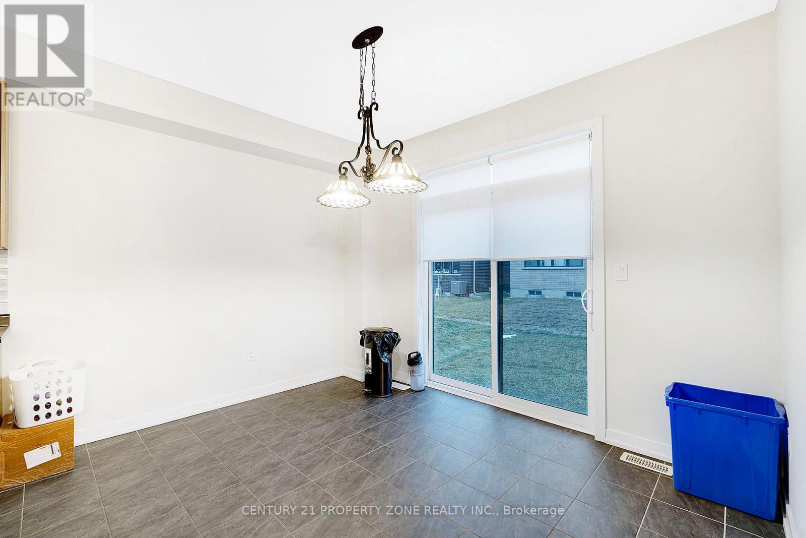 78 Lilac Circle, Haldimand, Ontario  N3W 0H6 - Photo 6 - X12648576