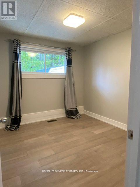 35 Lakeside Avenue, Meaford, Ontario  N4L 1A7 - Photo 8 - X12648586