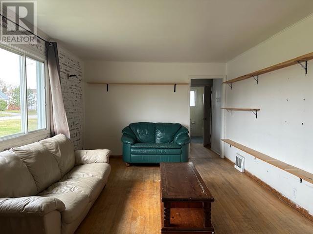 8 Laurier Ave, Terrace Bay, Ontario  P0T 2W0 - Photo 3 - TB253280