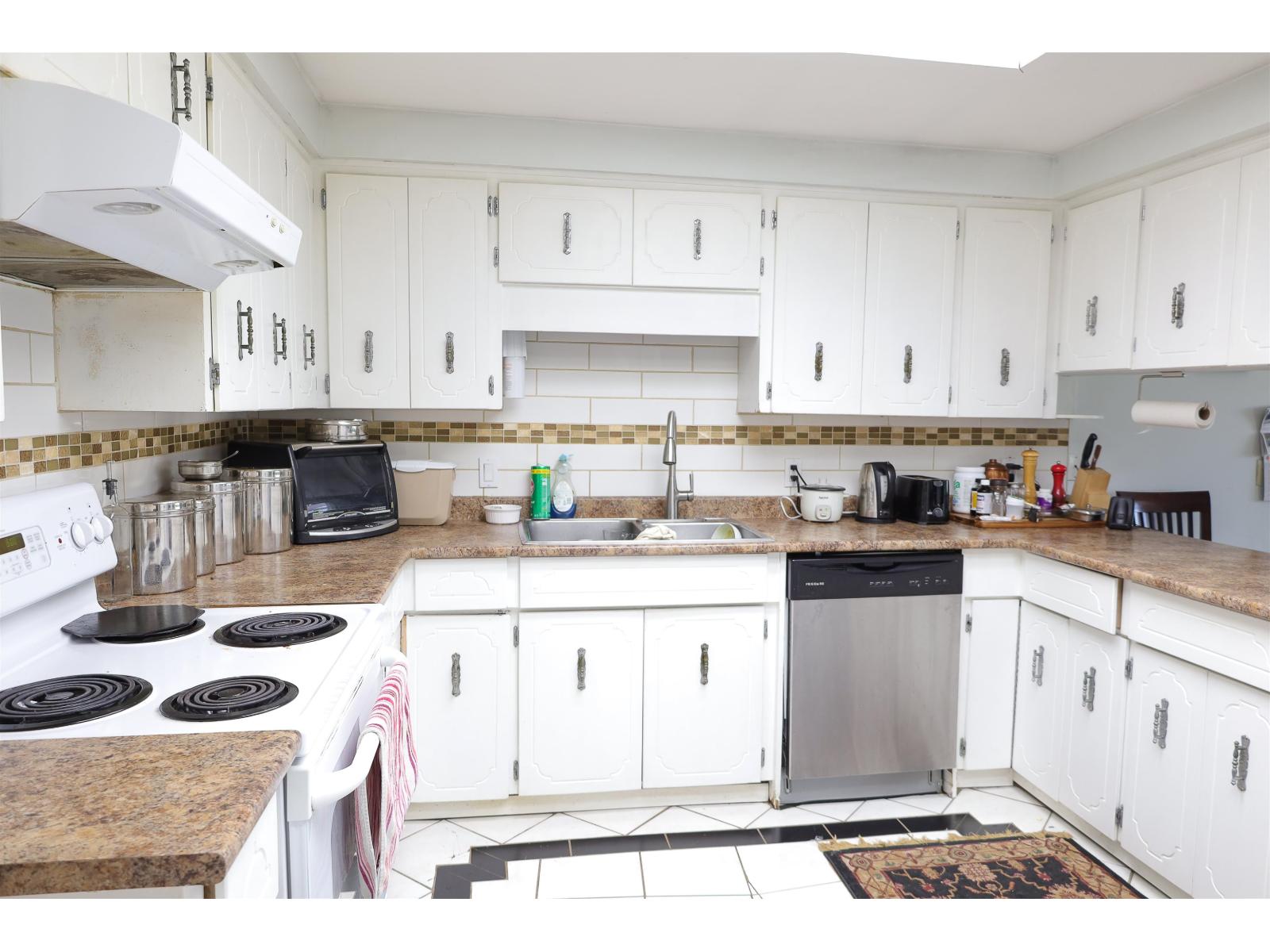 10261 10263 144 Street, Surrey, British Columbia  V3T 4V2 - Photo 9 - R3074759