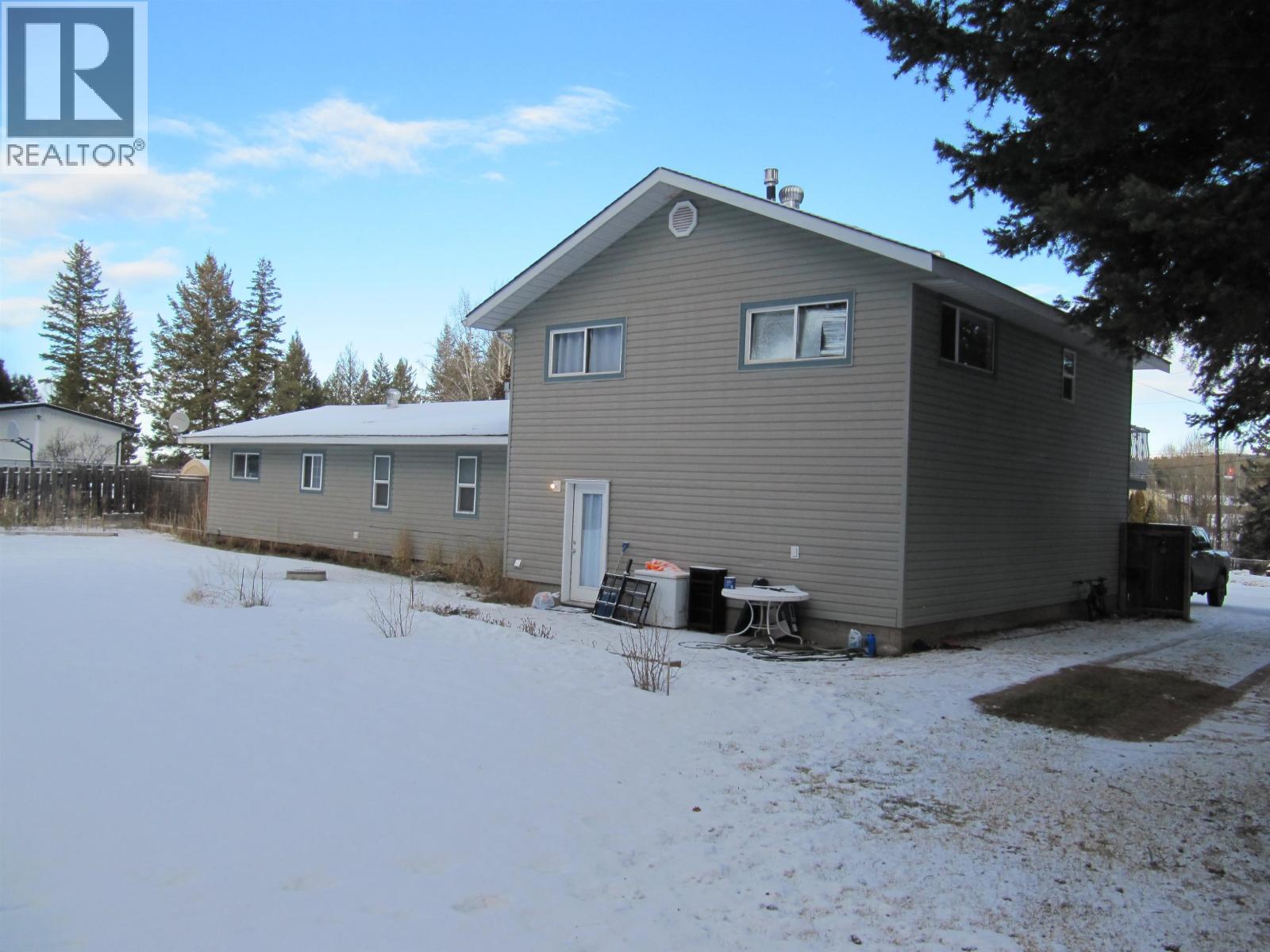 4994 Donsleequa Road, 108 Mile Ranch, British Columbia  V0K 2Z0 - Photo 6 - R3074779