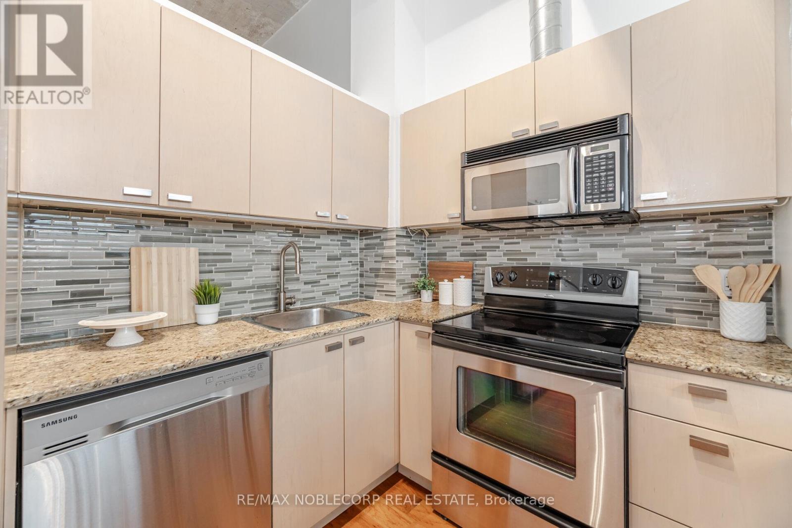 228 - 637 Lake Shore Boulevard W, Toronto, Ontario  M5V 3J6 - Photo 8 - C12648636