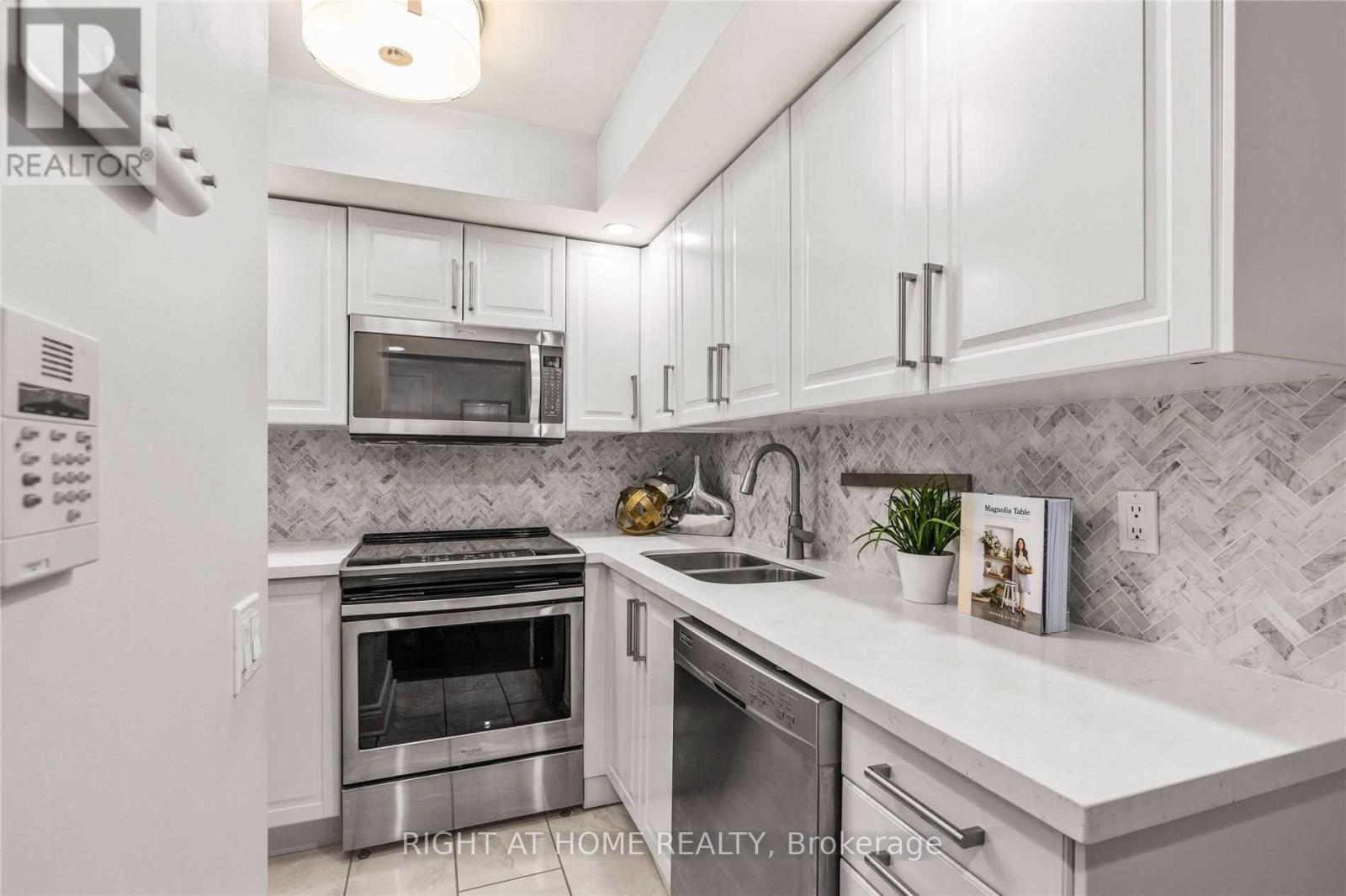 1029 - 15 Northtown Way, Toronto, Ontario  M2N 7A2 - Photo 18 - C12648650