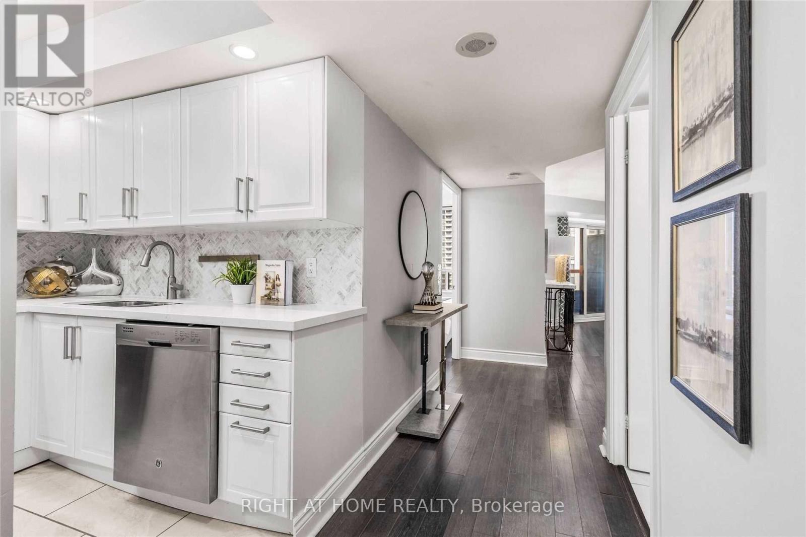 1029 - 15 Northtown Way, Toronto, Ontario  M2N 7A2 - Photo 19 - C12648650