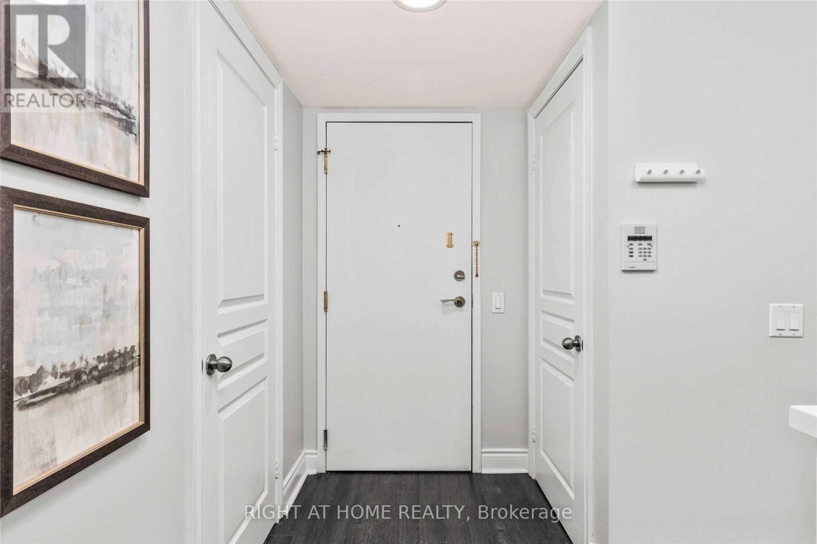 1029 - 15 Northtown Way, Toronto, Ontario  M2N 7A2 - Photo 4 - C12648650