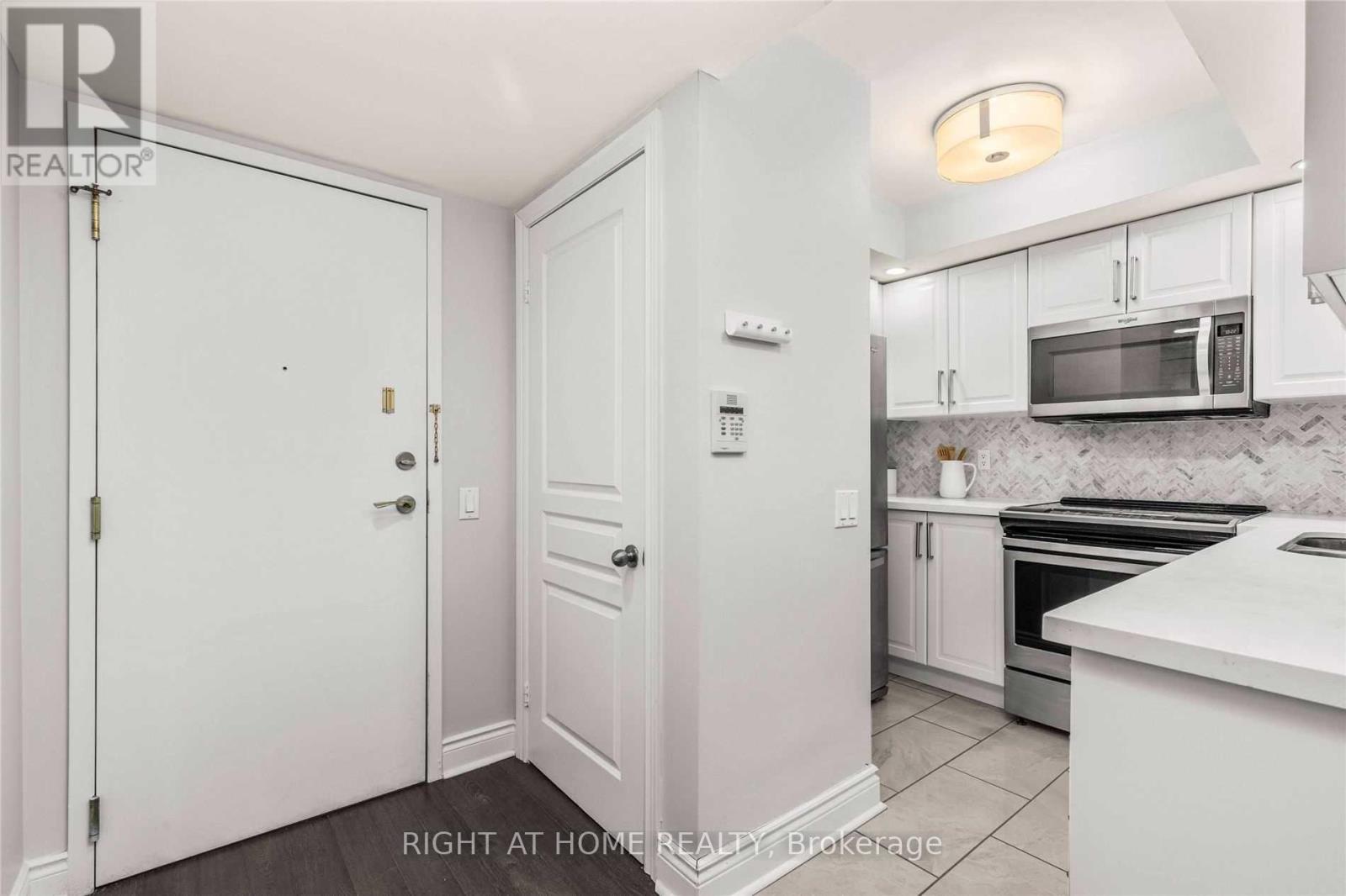 1029 - 15 Northtown Way, Toronto, Ontario  M2N 7A2 - Photo 7 - C12648650