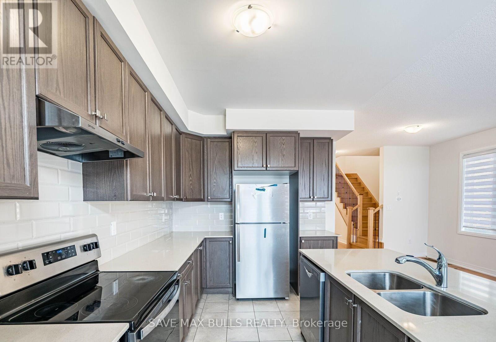 2921 Nakina Street, Pickering, Ontario  L1X 0P8 - Photo 7 - E12648664