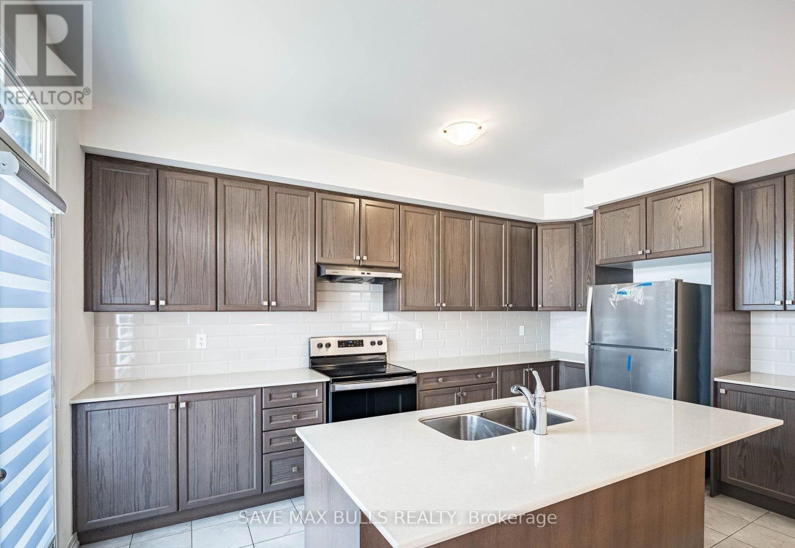 2921 Nakina Street, Pickering, Ontario  L1X 0P8 - Photo 8 - E12648664