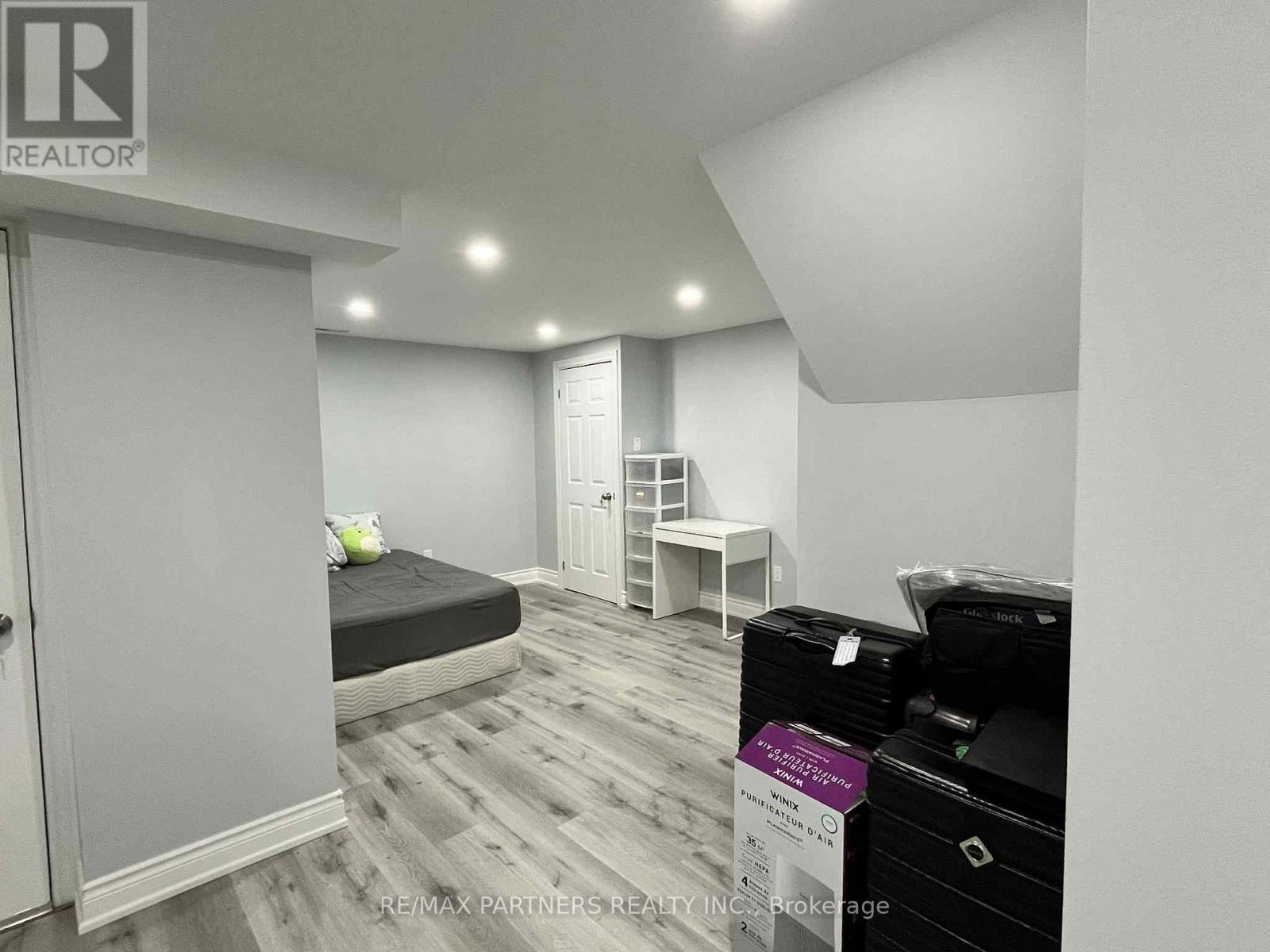 31 Chalone Crescent, Vaughan, Ontario  L4H 1V6 - Photo 9 - N12648442