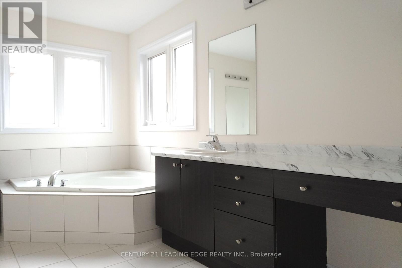 3033 Monarch Drive, Orillia, Ontario  L3V 8K3 - Photo 9 - S12590900