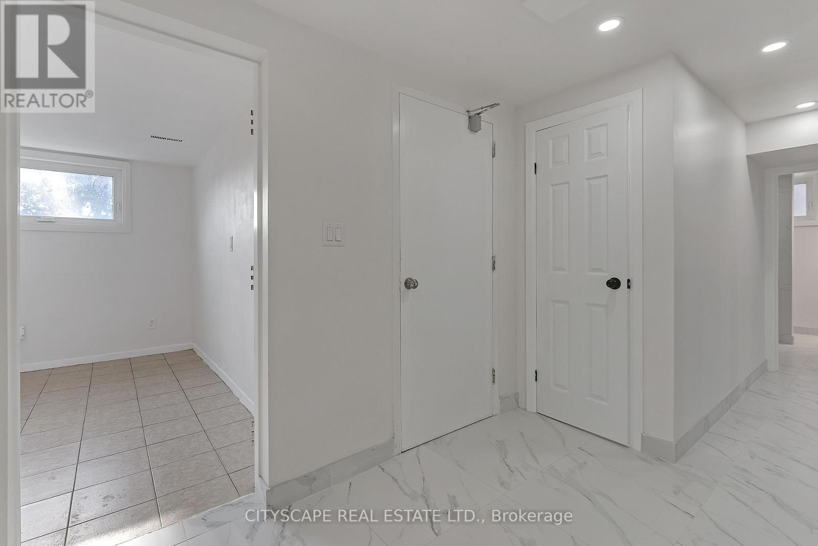 Lower - 2724 Lake Shore Boulevard W, Toronto, Ontario  M8V 1G8 - Photo 5 - W12636142