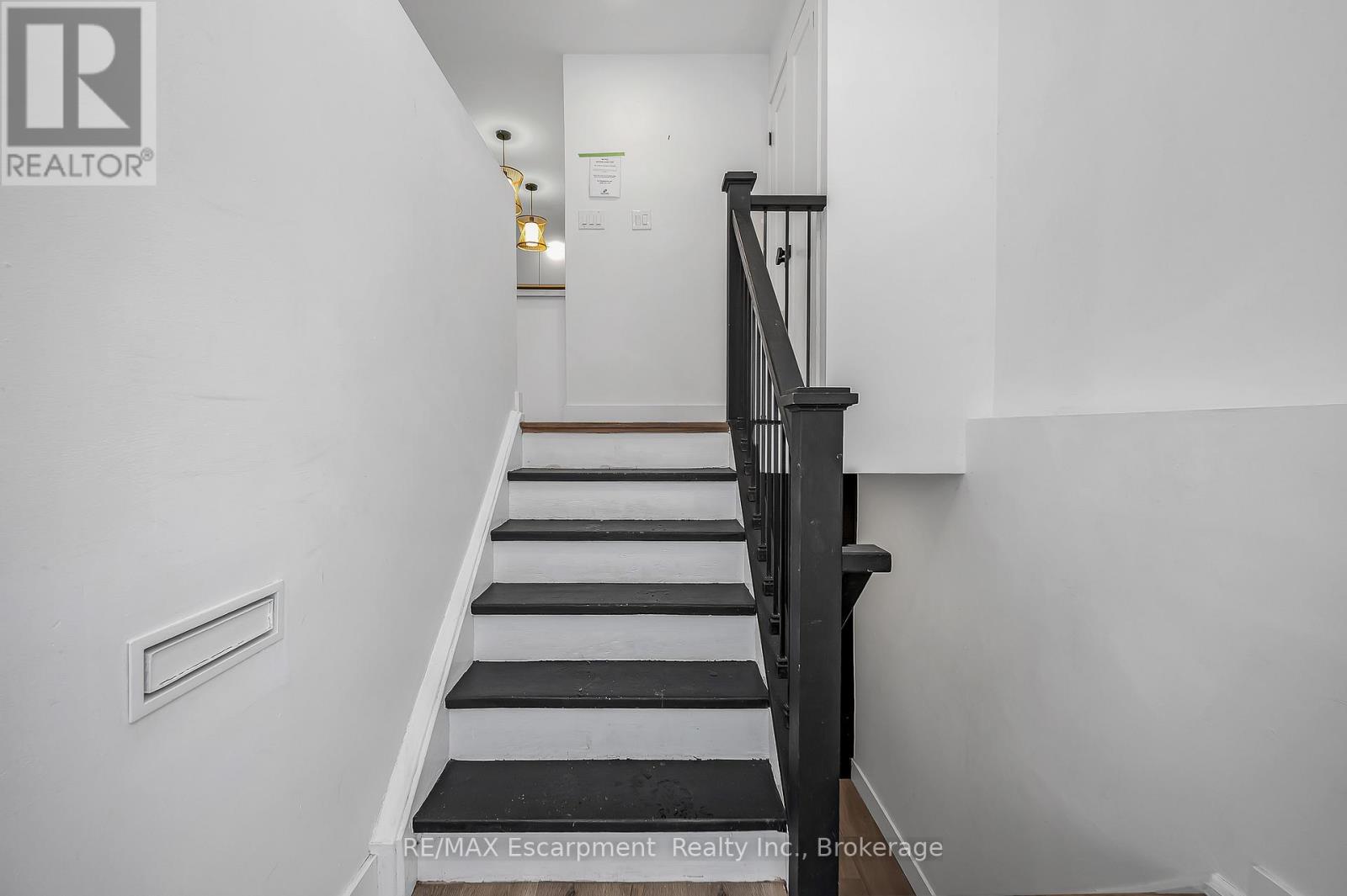 3346 Hannibal Road, Burlington, Ontario  L7M 1R7 - Photo 5 - W12648756