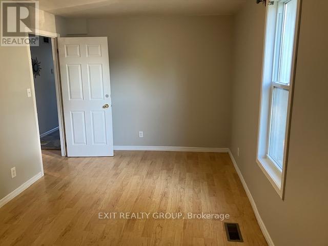 Main Flr - 27 Grove Street, Belleville, Ontario  K8P 1W1 - Photo 7 - X12648732