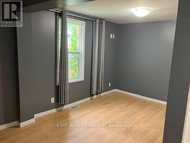 Main Flr - 27 Grove Street, Belleville, Ontario  K8P 1W1 - Photo 9 - X12648732