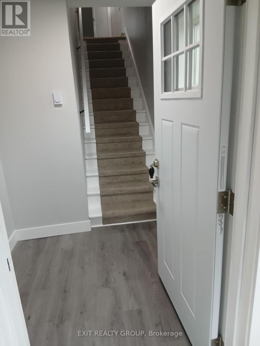 Upper Flr - 27 Grove Street, Belleville, Ontario  K8P 1W1 - Photo 3 - X12648740