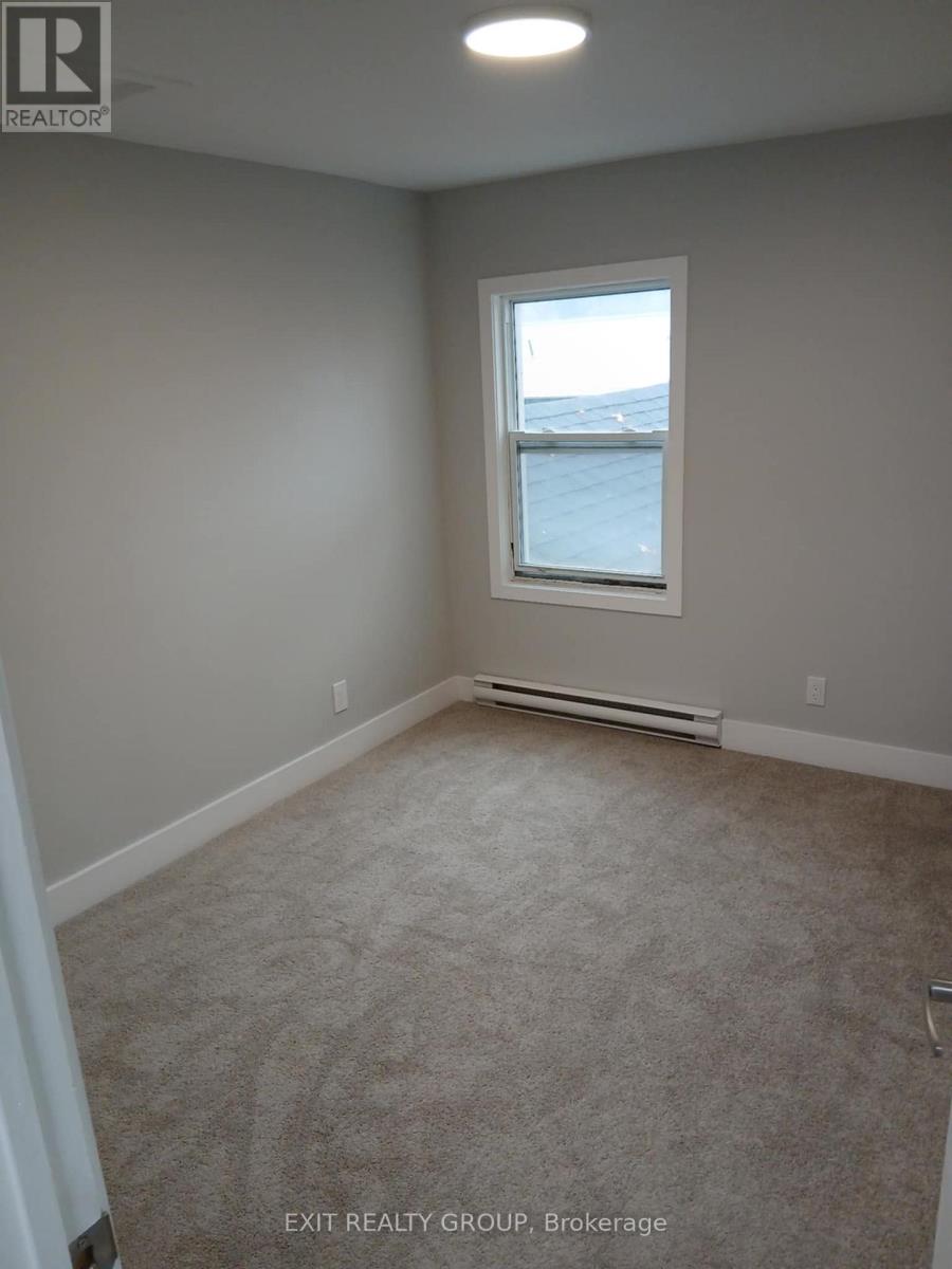 Upper Flr - 27 Grove Street, Belleville, Ontario  K8P 1W1 - Photo 7 - X12648740