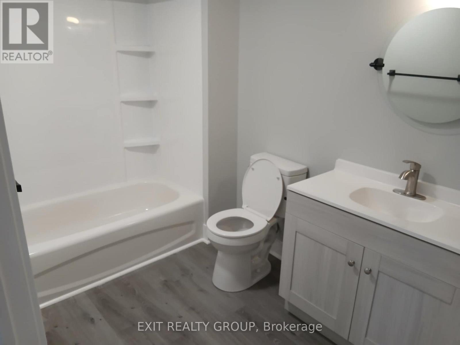 Upper Flr - 27 Grove Street, Belleville, Ontario  K8P 1W1 - Photo 9 - X12648740