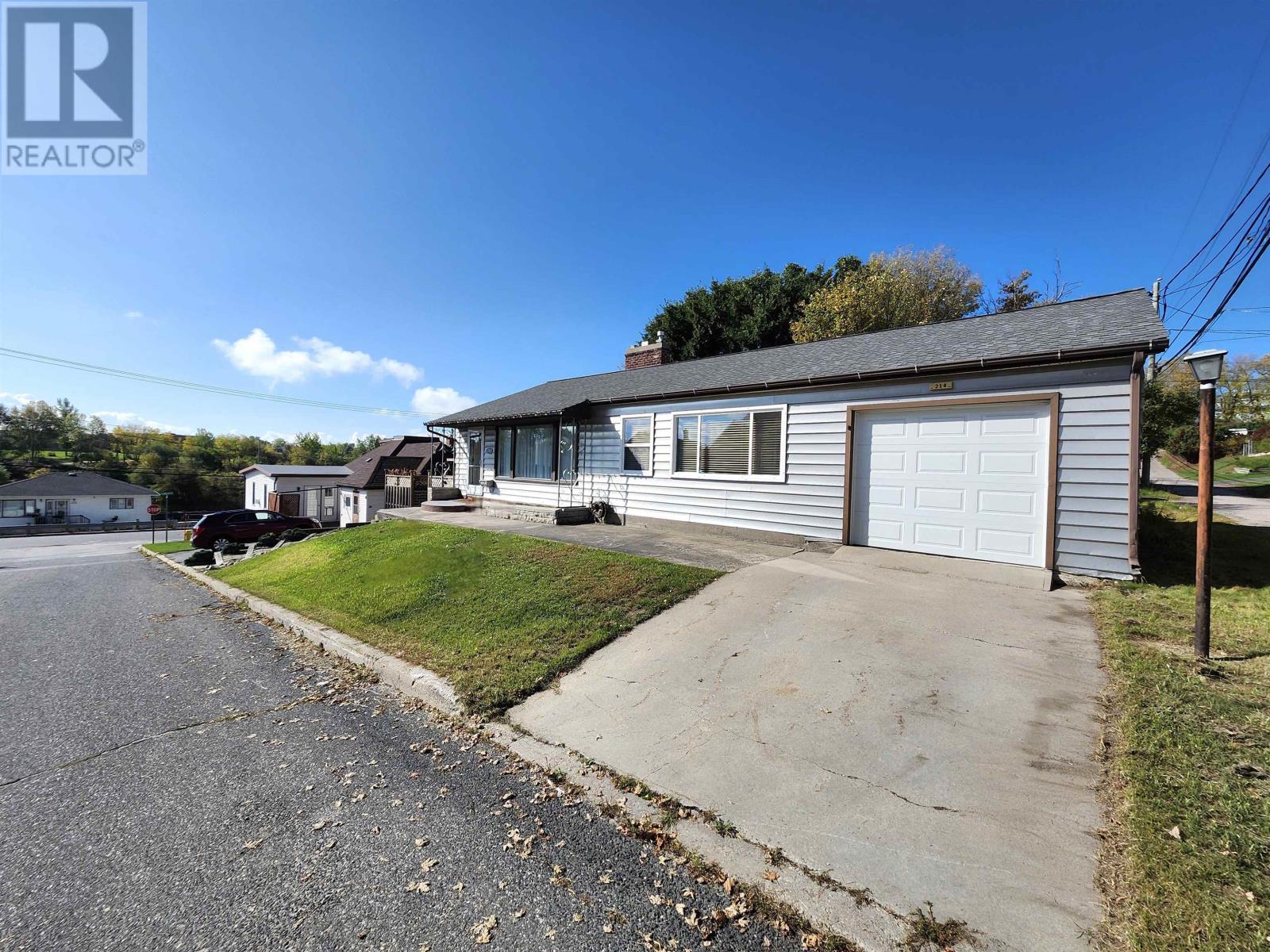 214 Sixth Ave, Kenora, Ontario  P9N 2C1 - Photo 2 - TB253681