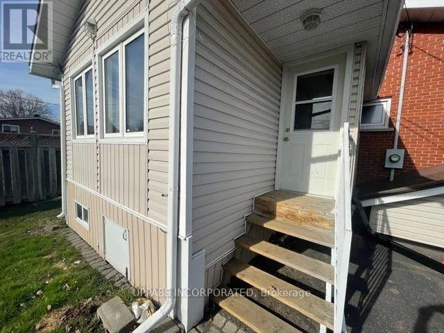 Unit B - 704 Claude Street, Ottawa, Ontario  K1K 2S2 - Photo 2 - X12648714