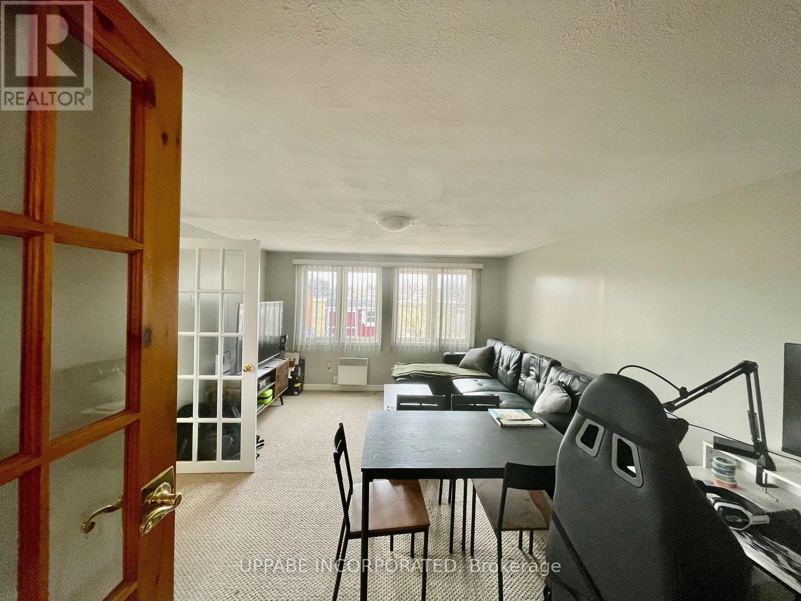 Unit B - 704 Claude Street, Ottawa, Ontario  K1K 2S2 - Photo 5 - X12648714