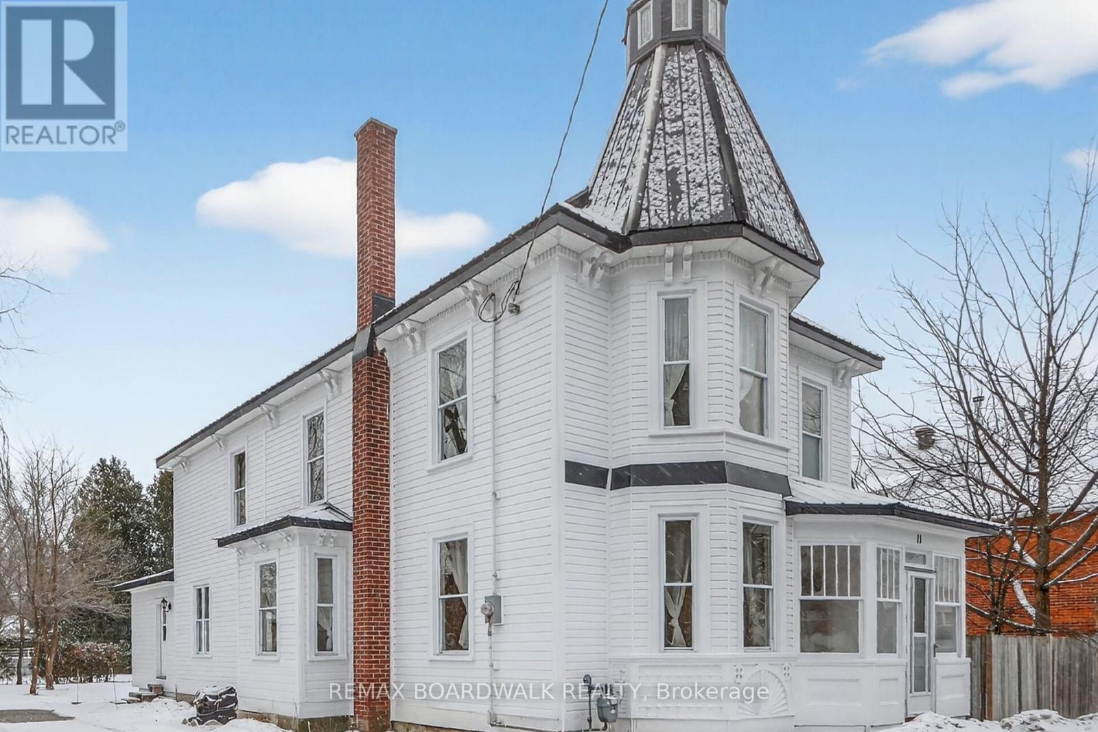 11 ALFRED STREET, Smiths Falls, Ontario