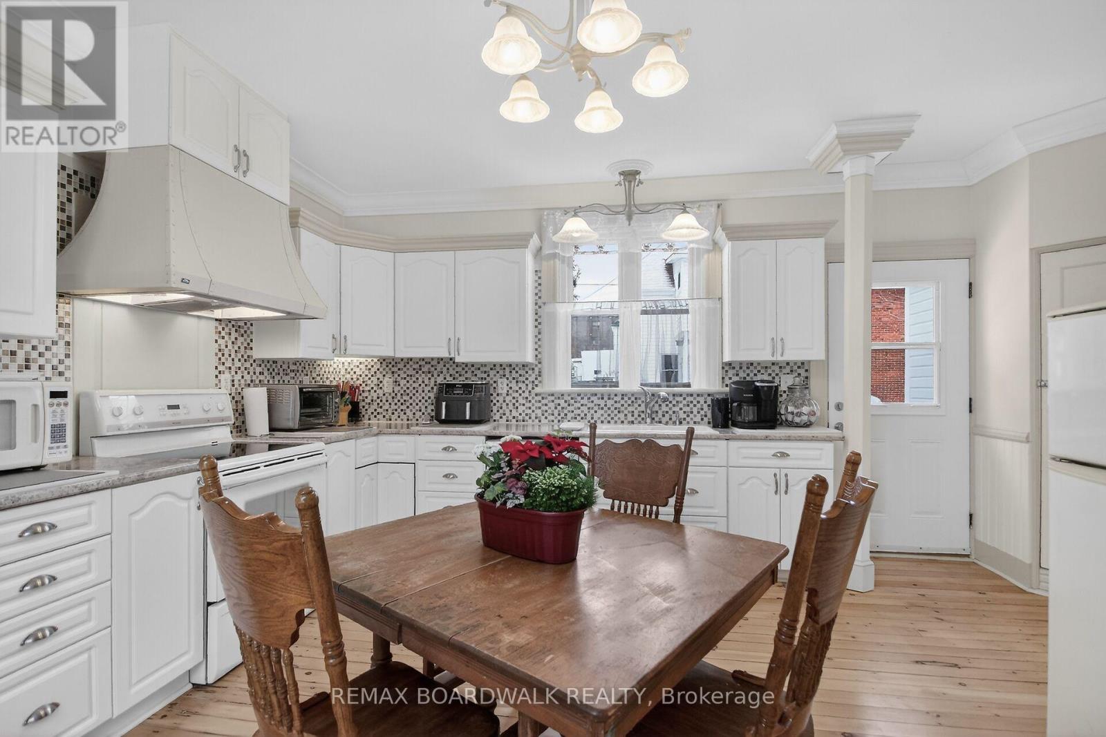 11 Alfred Street, Smiths Falls, Ontario  K7A 4H6 - Photo 5 - X12648744