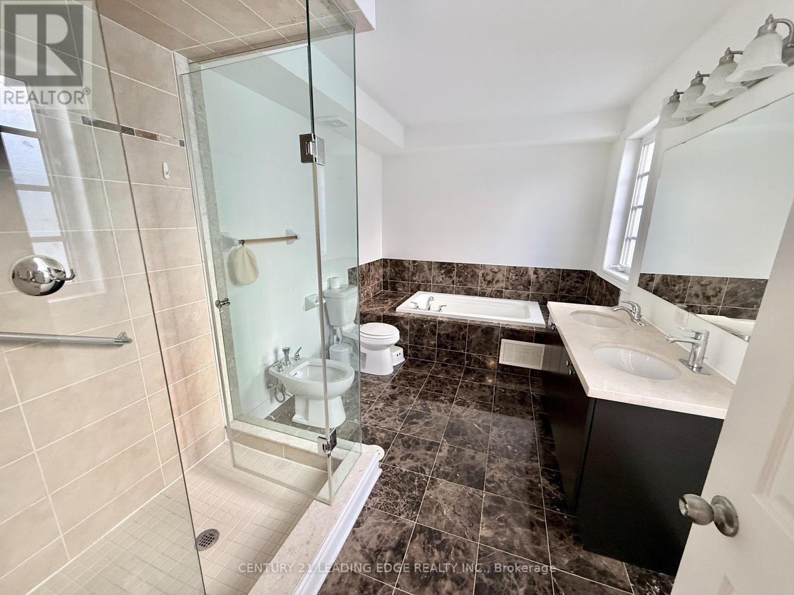 87 Rouge Valley Drive W, Markham, Ontario  L6G 0C1 - Photo 16 - N12648690