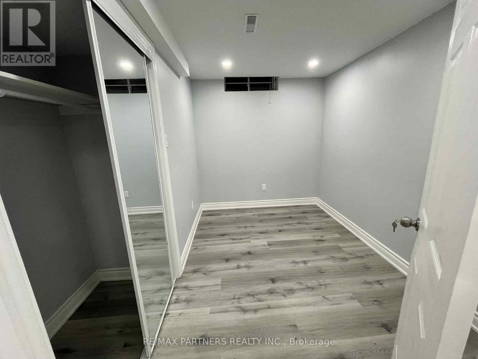 31 Chalone Crescent, Vaughan, Ontario  L4H 1V6 - Photo 8 - N12648442