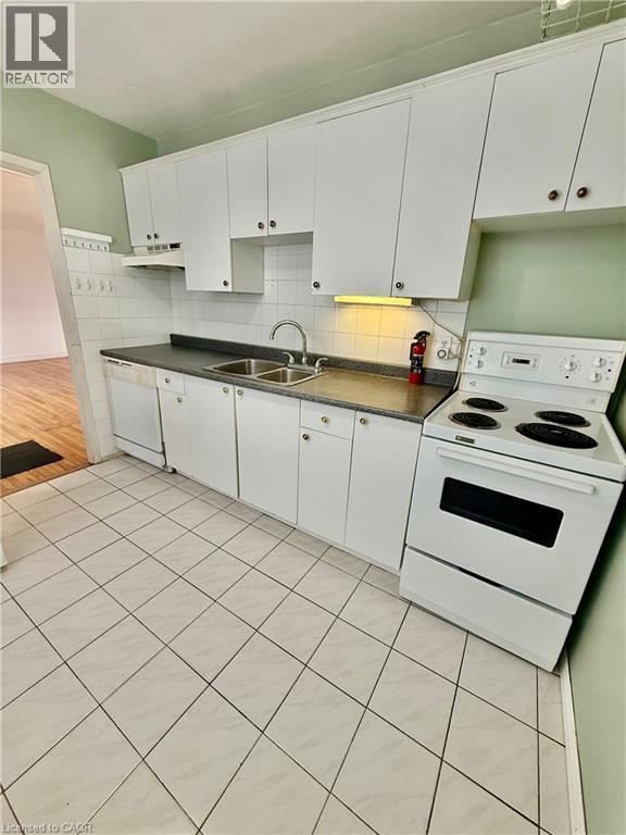 194 East 15th Street, Hamilton, Ontario  L9A 4G2 - Photo 2 - 40794749