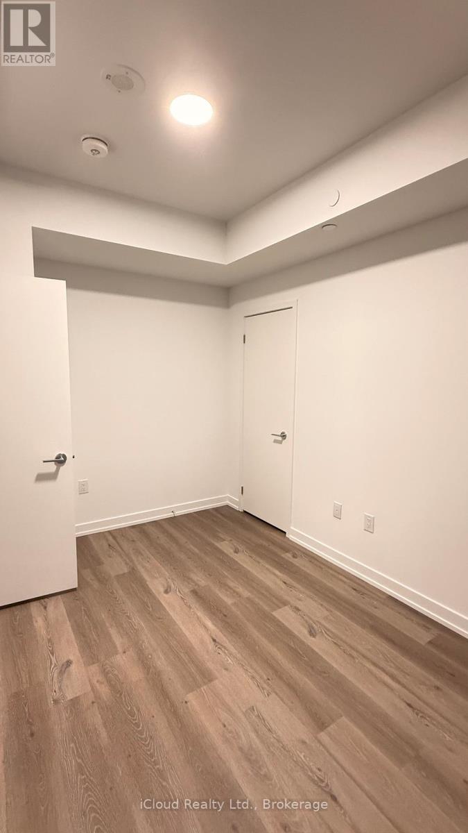 4001 - 395 Square One Drive, Mississauga, Ontario  L5B 0P6 - Photo 2 - W12648722