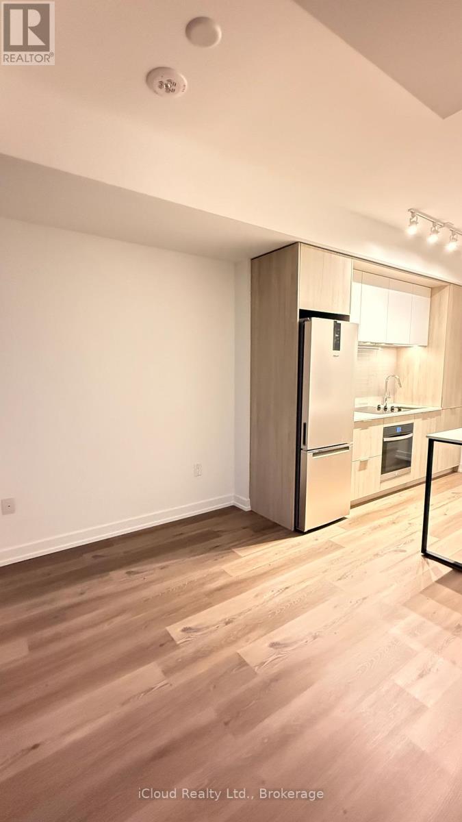 4001 - 395 Square One Drive, Mississauga, Ontario  L5B 0P6 - Photo 3 - W12648722