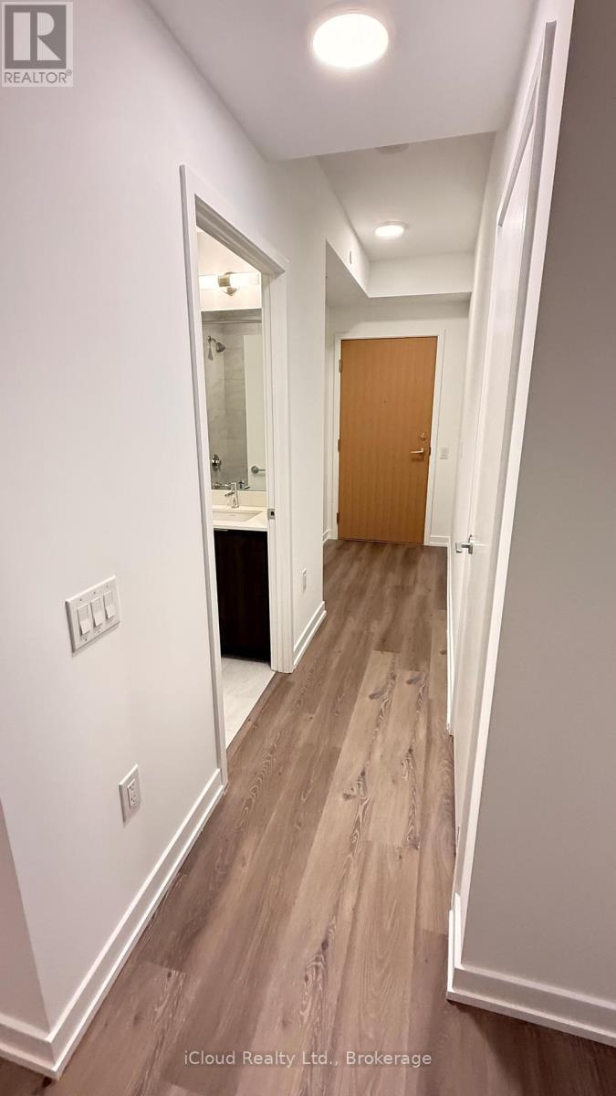 4001 - 395 Square One Drive, Mississauga, Ontario  L5B 0P6 - Photo 7 - W12648722