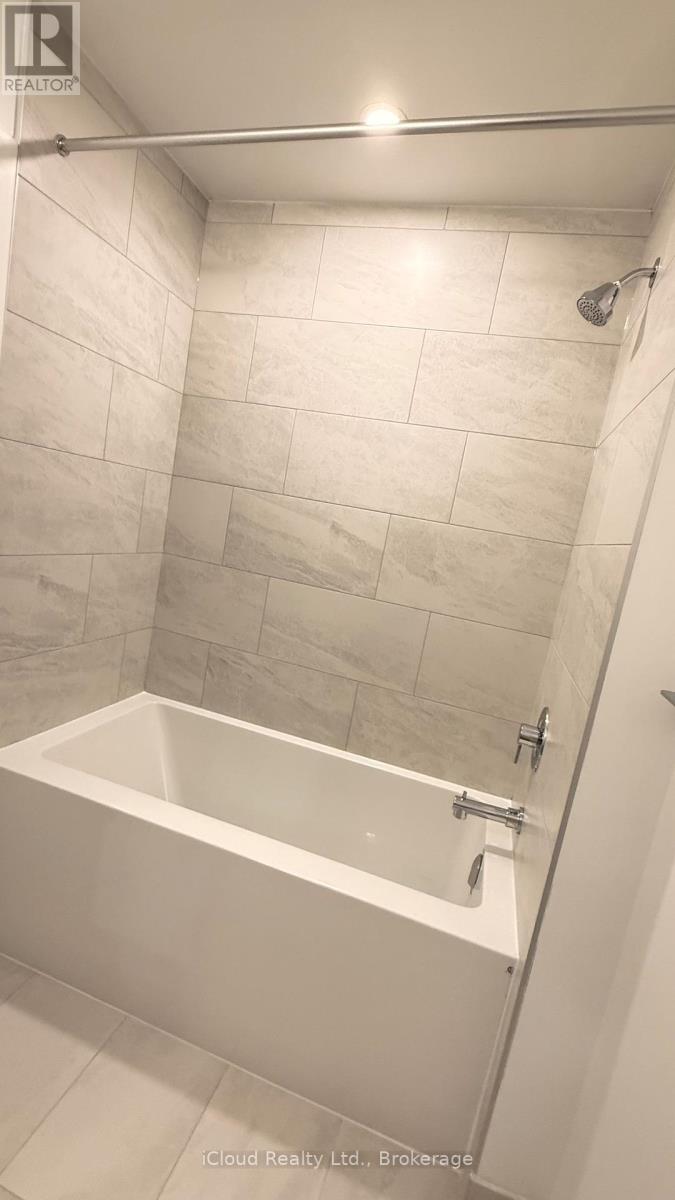 4001 - 395 Square One Drive, Mississauga, Ontario  L5B 0P6 - Photo 9 - W12648722