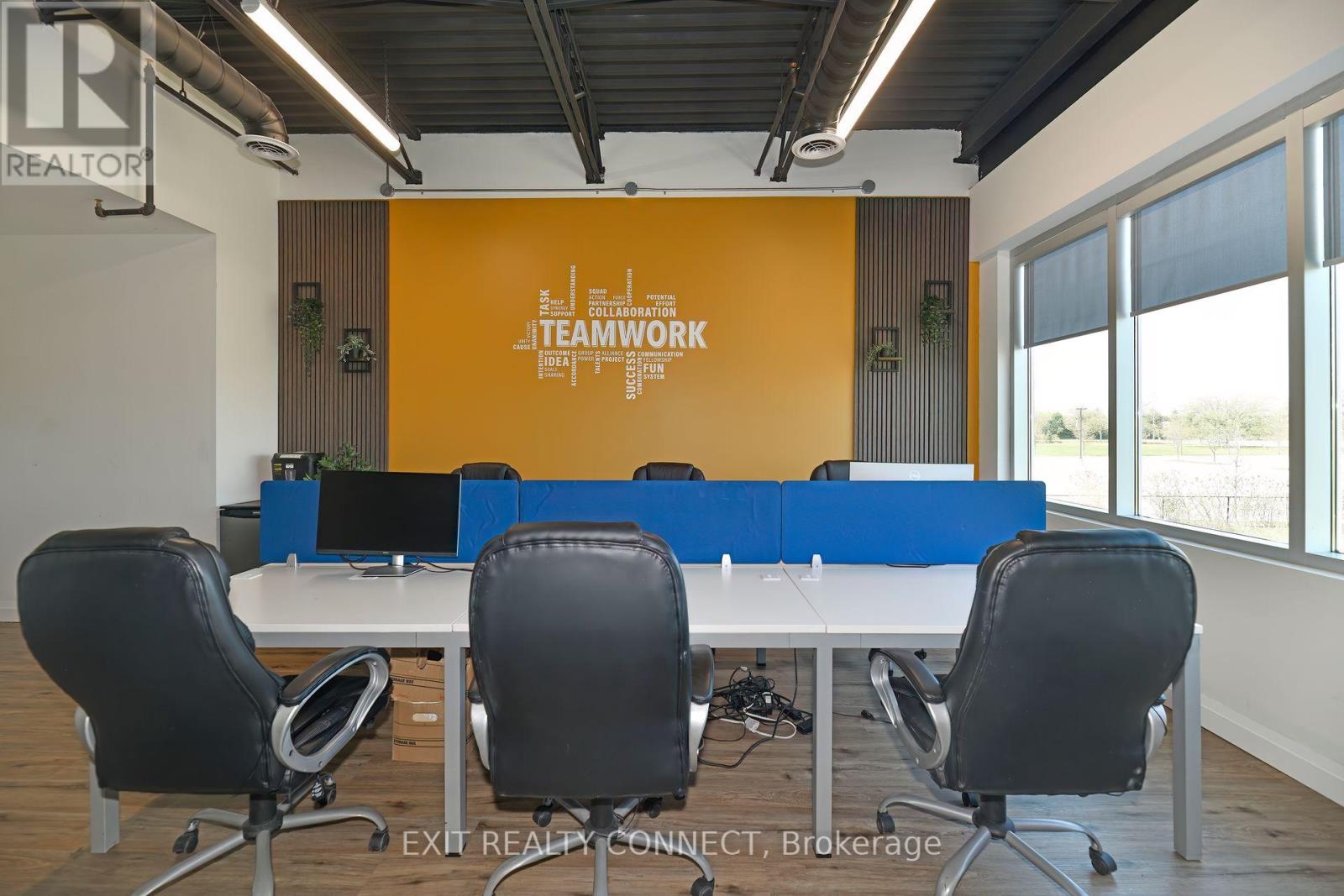 209 - 3485 Rebecca Street, Oakville, Ontario  L6L 6X9 - Photo 3 - W12648724