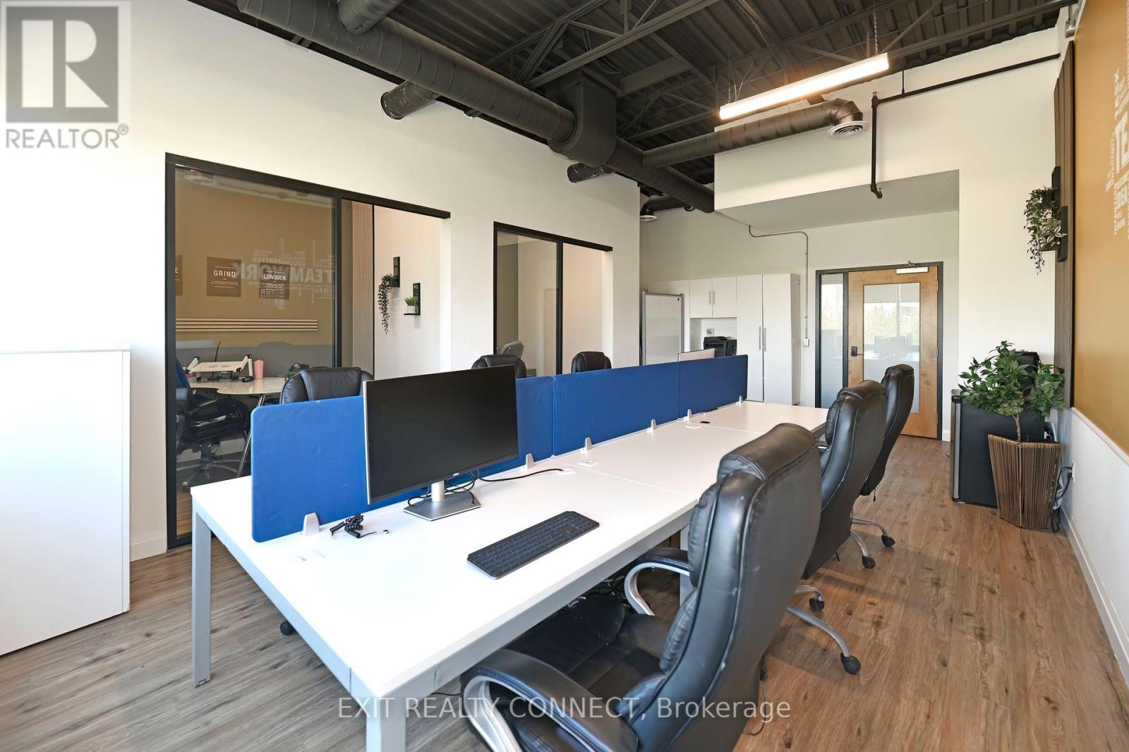 209 - 3485 Rebecca Street, Oakville, Ontario  L6L 6X9 - Photo 4 - W12648724