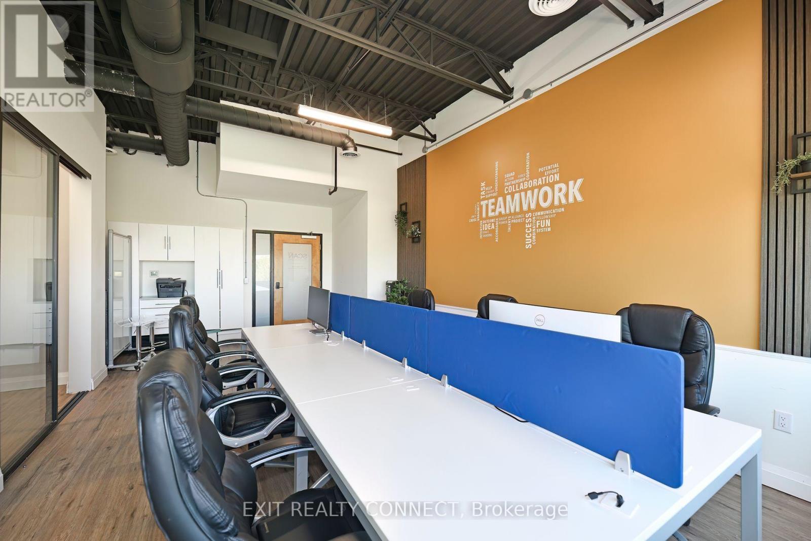 209 - 3485 Rebecca Street, Oakville, Ontario  L6L 6X9 - Photo 5 - W12648724