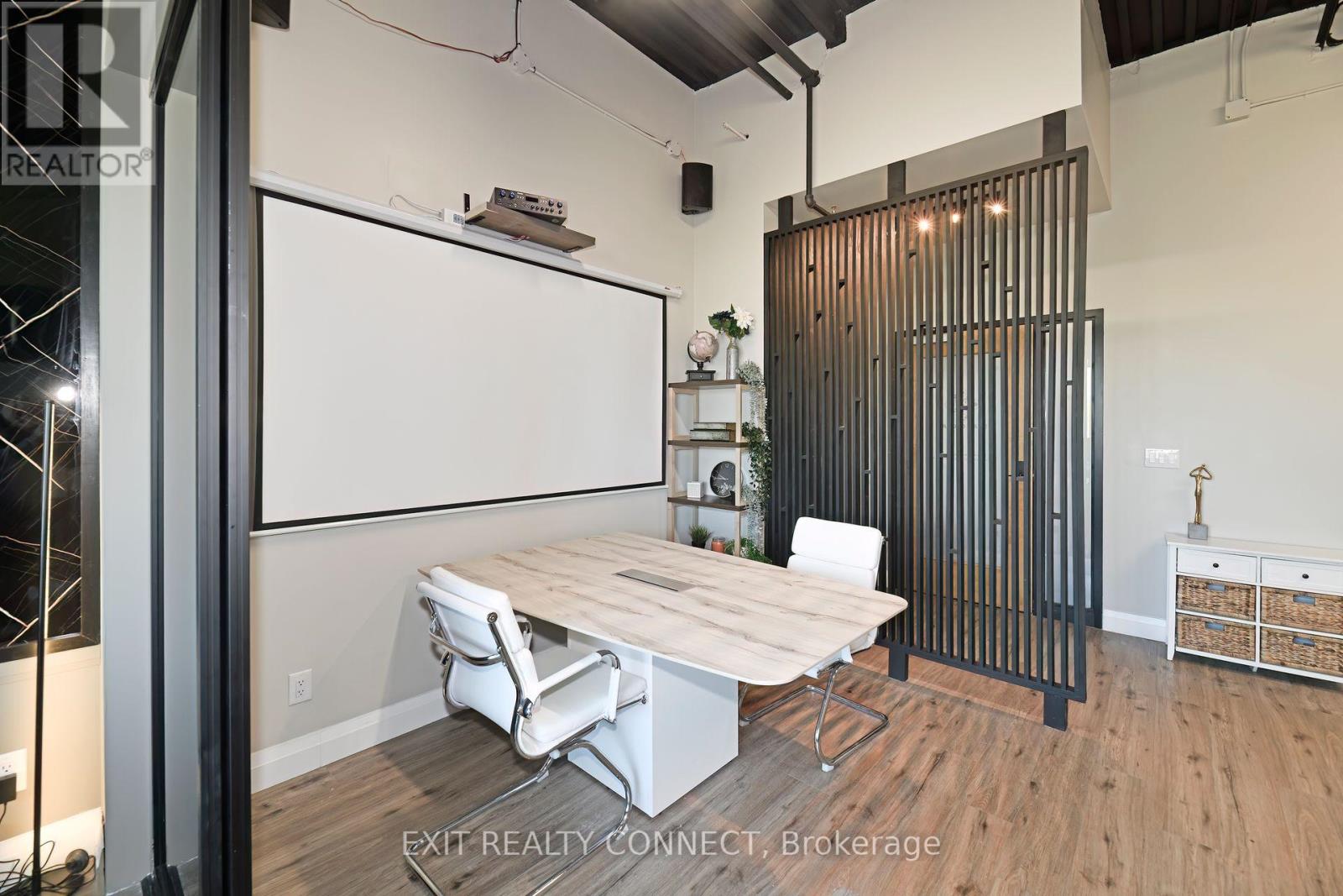 208 - 3485 Rebecca Street, Oakville, Ontario  L6L 6X9 - Photo 2 - W12648736