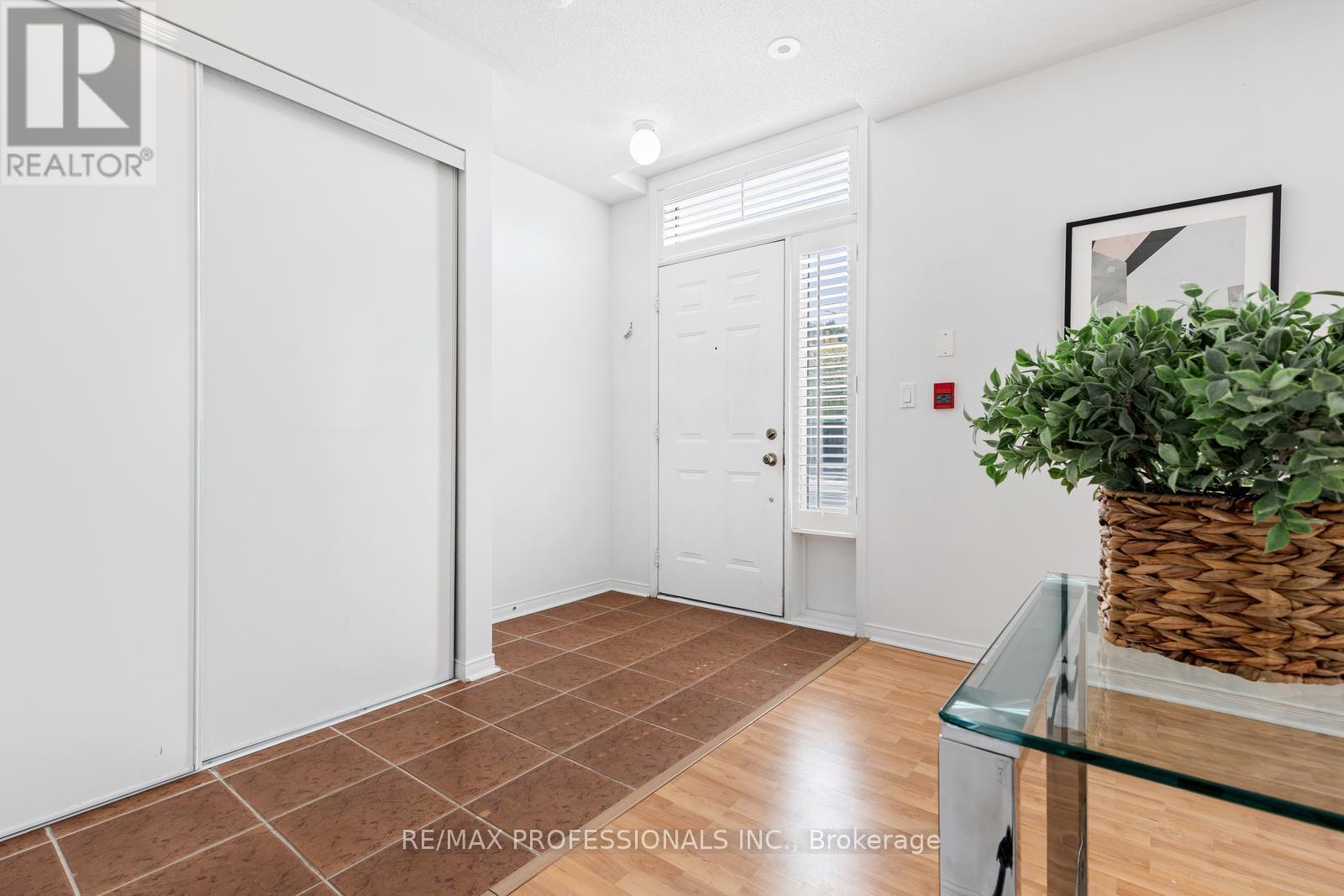 104 - 3400 LAKE SHORE BOULEVARD W, Toronto, Ontario