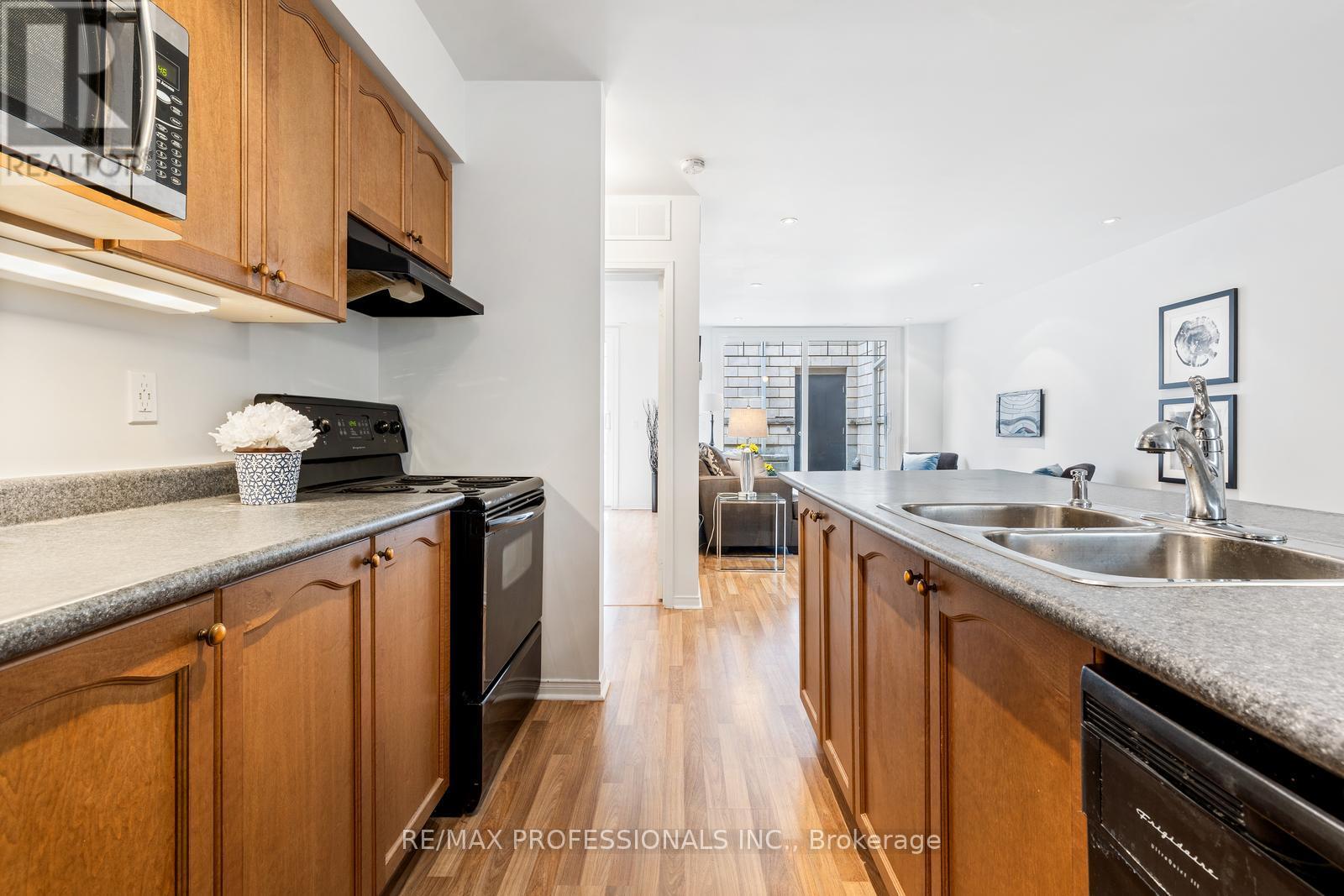 104 - 3400 Lake Shore Boulevard W, Toronto, Ontario  M8W 4Z9 - Photo 10 - W12648750