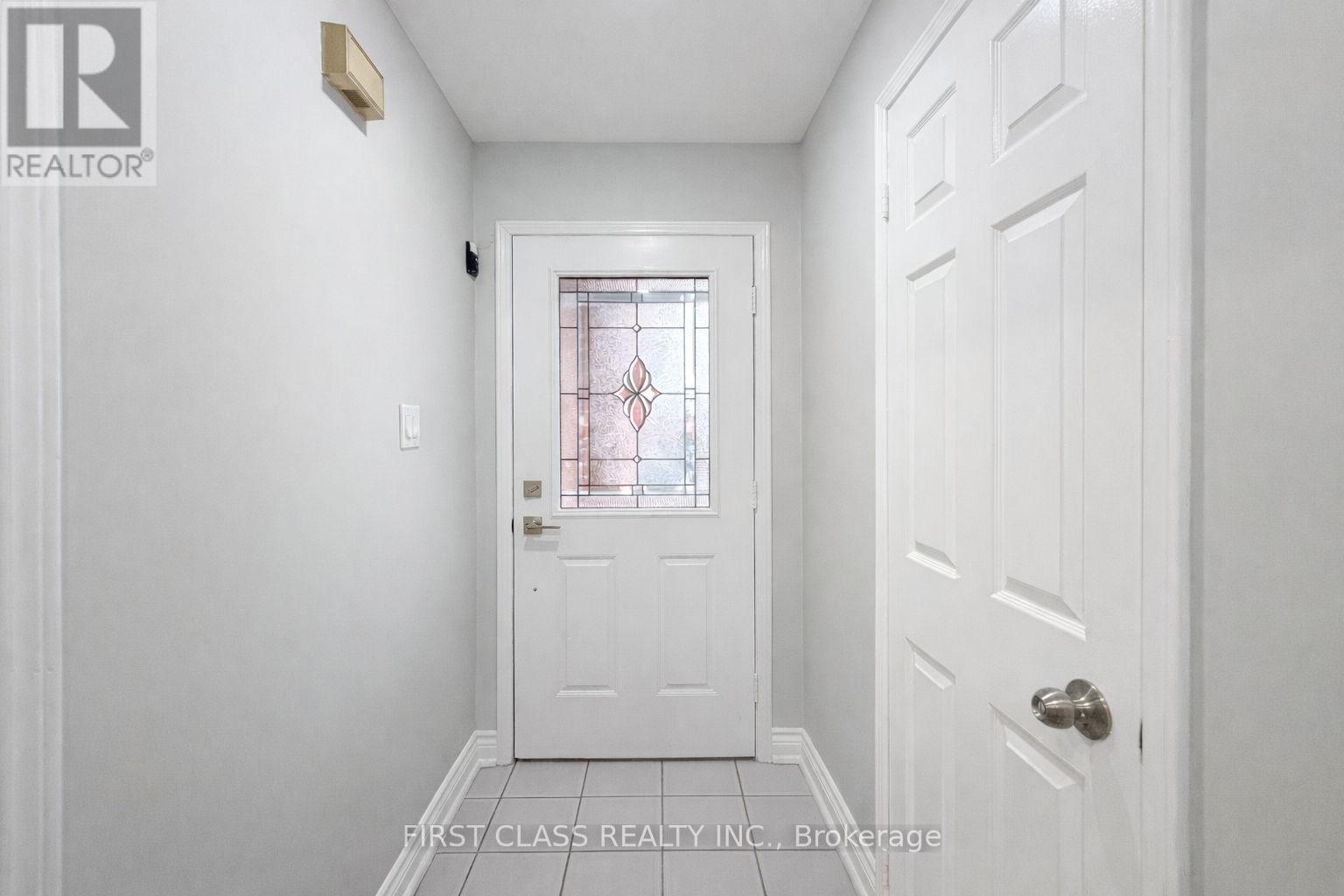 3280 Pilcom Crescent, Mississauga, Ontario  L5B 3X5 - Photo 3 - W12648760