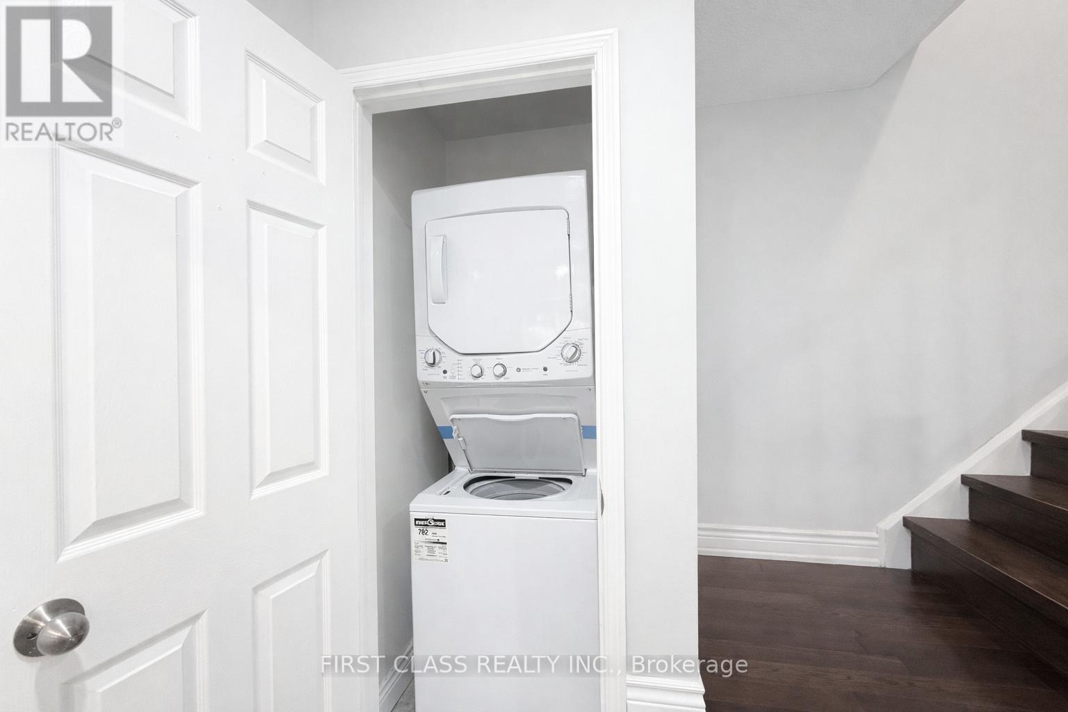 3280 Pilcom Crescent, Mississauga, Ontario  L5B 3X5 - Photo 4 - W12648760