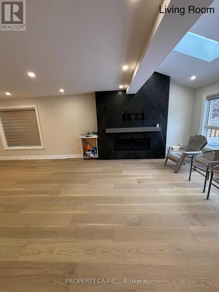 Main - 5316 Russell View Road, Mississauga, Ontario  L5M 5V8 - Photo 5 - W12648764