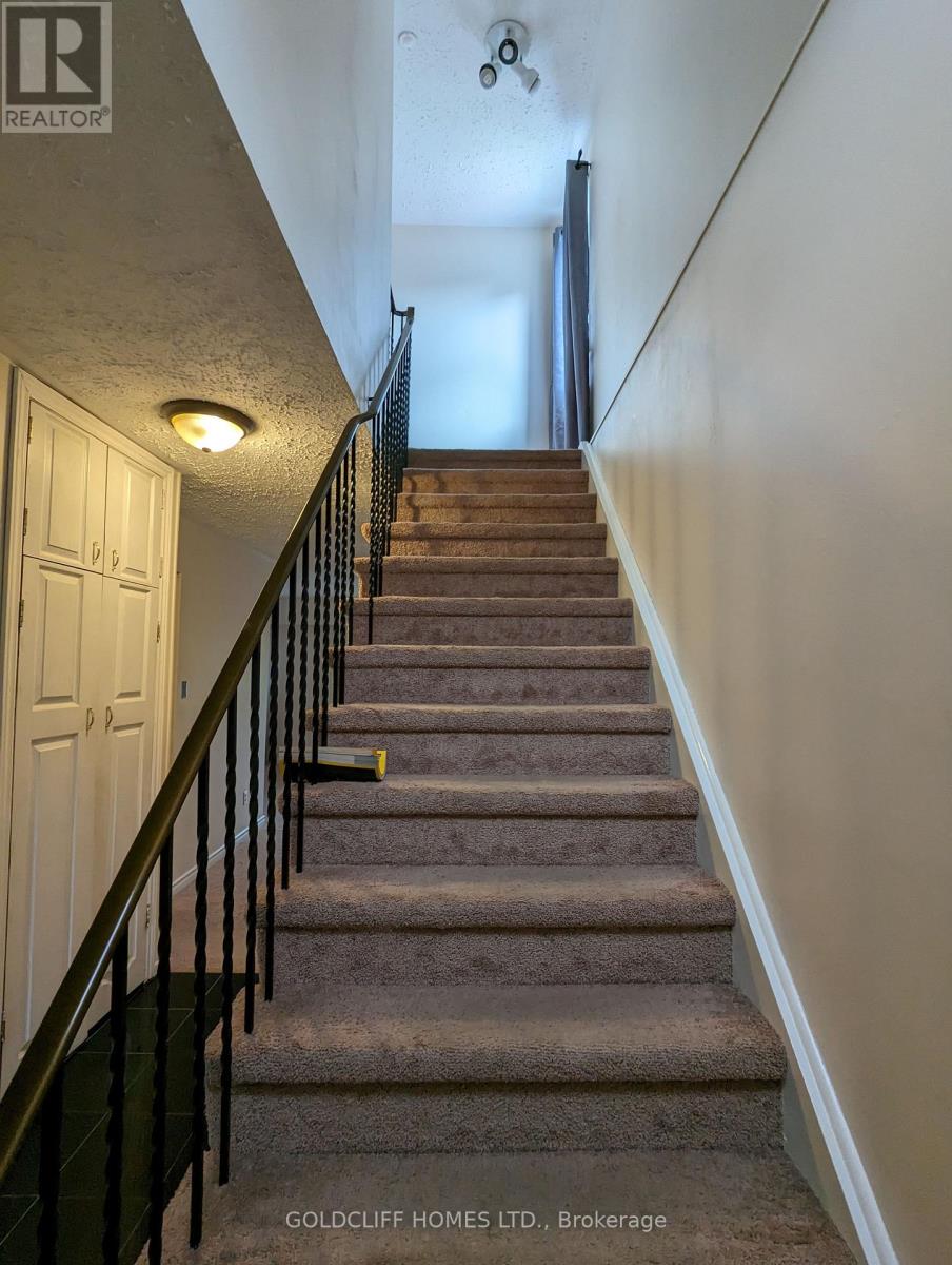 35 Dawson Crescent, Brampton, Ontario  L6V 3M5 - Photo 10 - W12648768