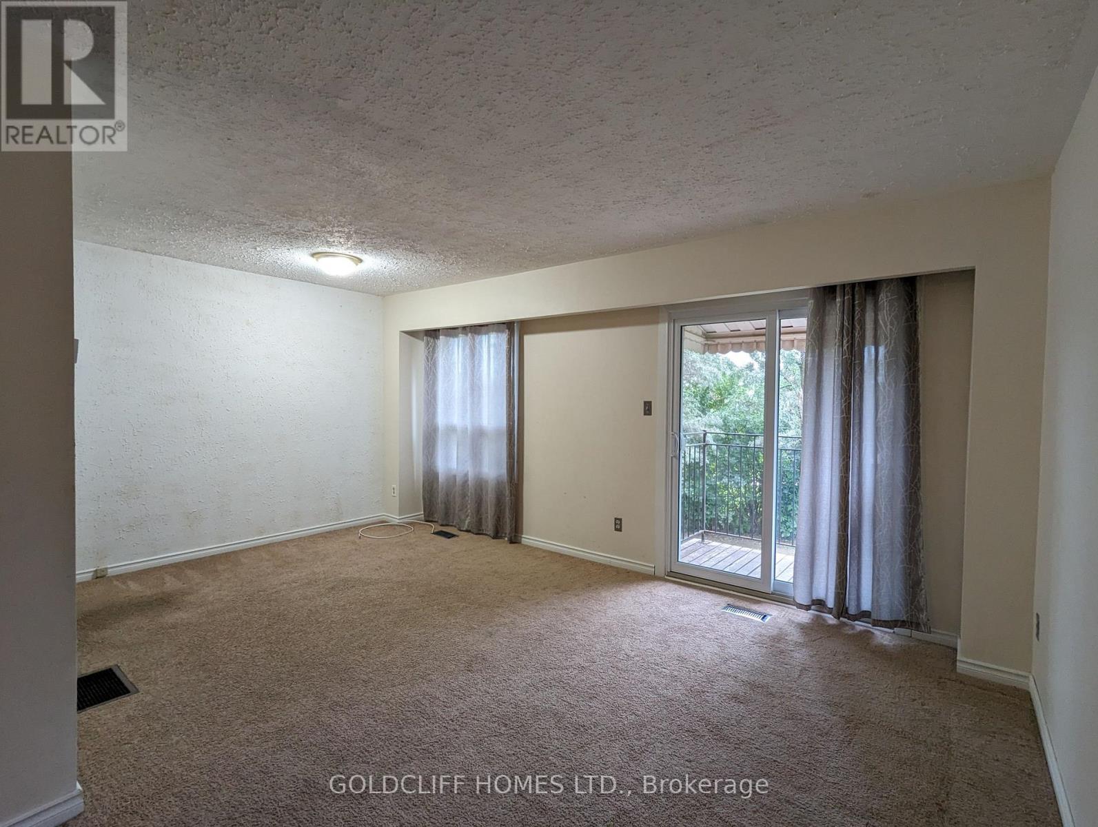 35 Dawson Crescent, Brampton, Ontario  L6V 3M5 - Photo 5 - W12648768